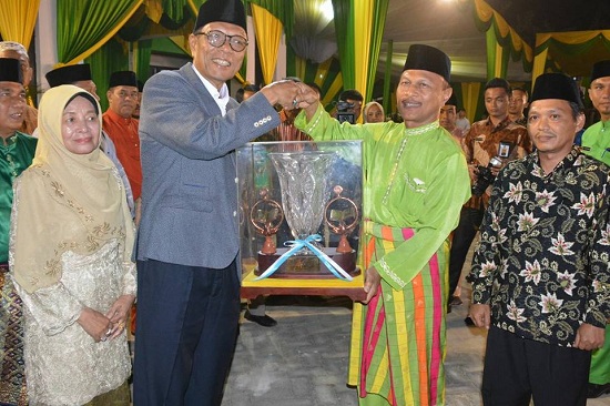 Bupati Tutup MTQ ke-49, Kecamatan Kampar Sabet Juara Umum MTQ Kampar
